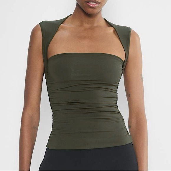 Aritzia Tops - NWT - Aritzia Flourish Contour Top